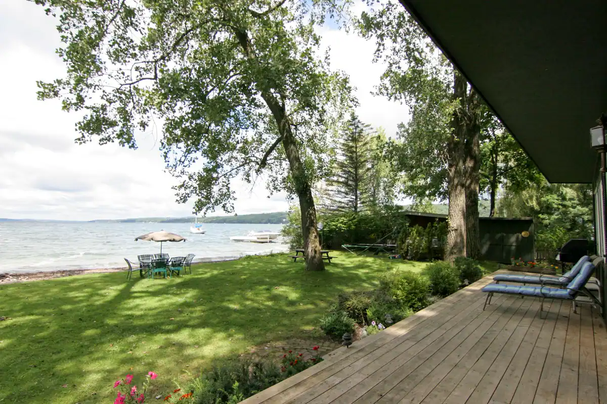 Green Cottage and Lake